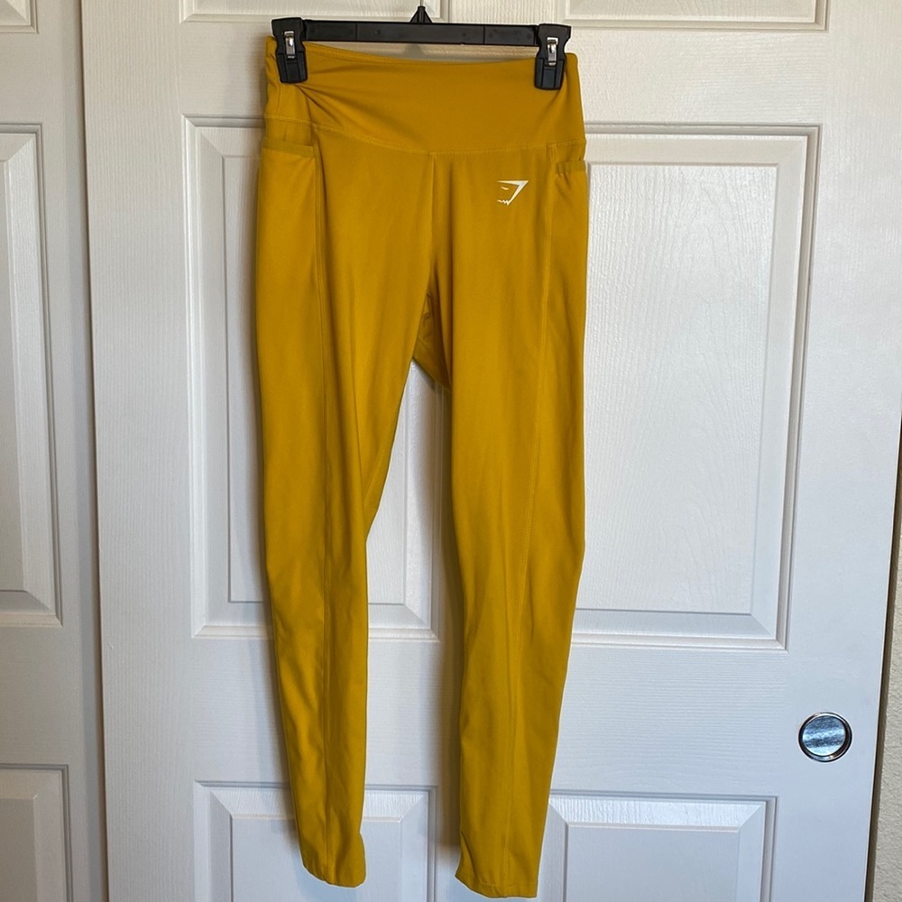 GYMSHARK Mustard Yellow Athletic Leggings with Pockets Size Small Women’s